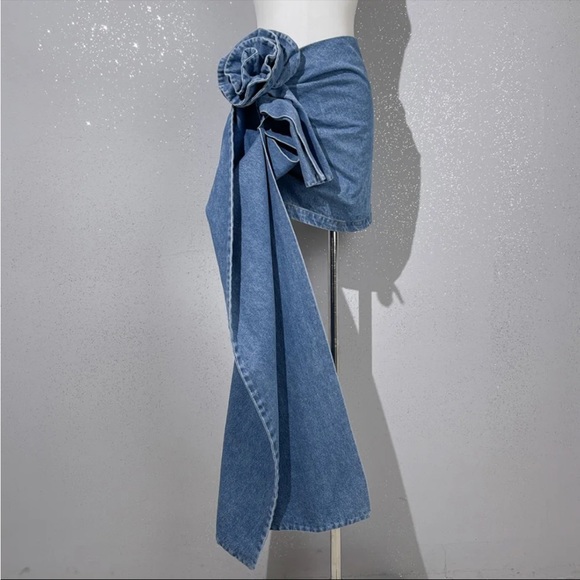 HIGH WAIST ROSE DRAPE DETAIL MINI SKIRT - Picture 5 of 7